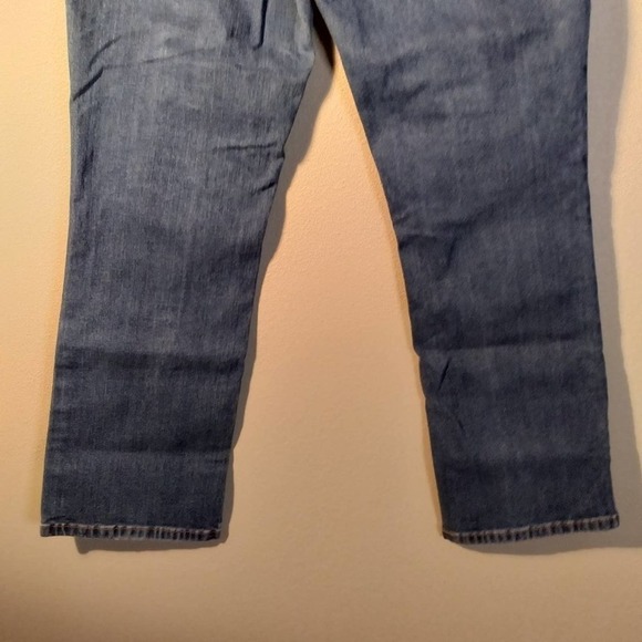 Levi's 550 Relaxed Bootcut Medium Wash Jeans Size 12 - Picture 9 of 10